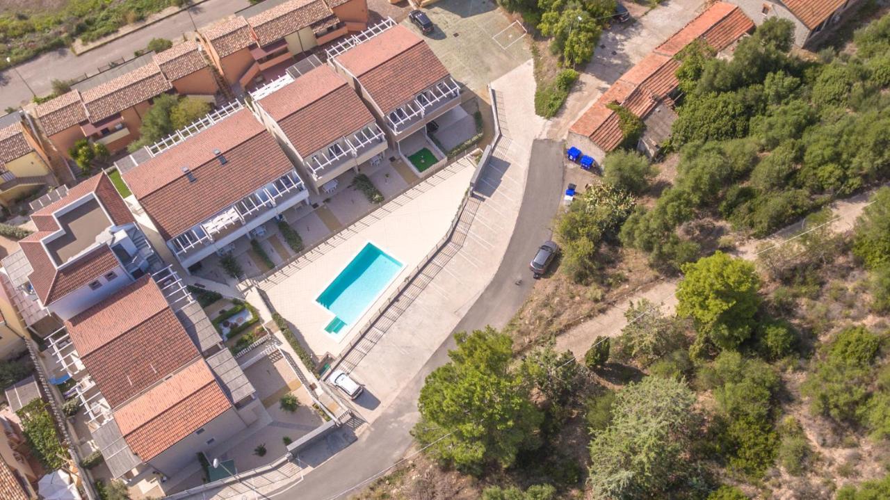 Appartamento Luigi Climatizzato Con Veranda Viddalba エクステリア 写真